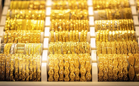 Giá vàng hôm nay 5/12: Biến chủng Omicron gây biến động mạnh, chuyên gia dự báo gì?