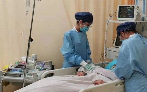 Đang đi tắm, cả gia đình 5 người bị ngộ độc khí suýt chết, bác sĩ cảnh báo nguy cơ tử vong vì tắm, sưởi trong mùa đông