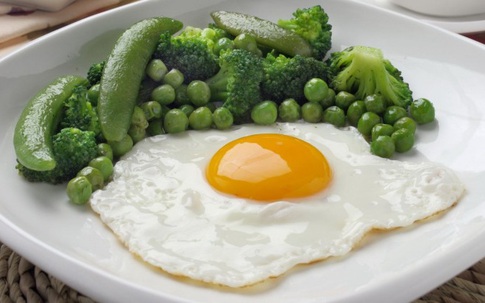 Chọn trứng ăn sáng để giảm cân nhất định không chế biến theo 4 cách này