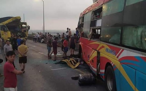 Quảng Bình: Tài xế xe tải tử vong sau va chạm mạnh với xe khách trên cầu Gianh