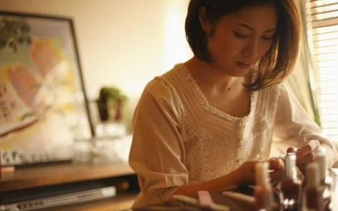 Câu chuyện rửa bát khiến người vợ vừa sinh con quyết định ly hôn và bài học lớn về hôn nhân