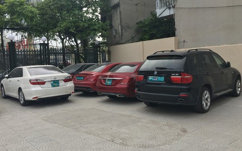 Vụ 2 xe Mercedes trùng biển số: "Đường đi" của loạt xe gian hạng sang