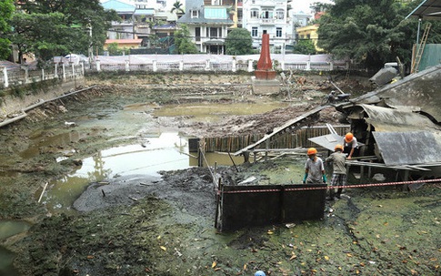 Pháo đài bay B52 lộ rõ chi tiết sau 50 năm 'an nghỉ' dưới hồ Hà Nội