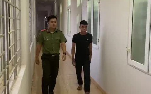 Lên Facekook lăng mạ, vu khống công an làm căn cước công dân