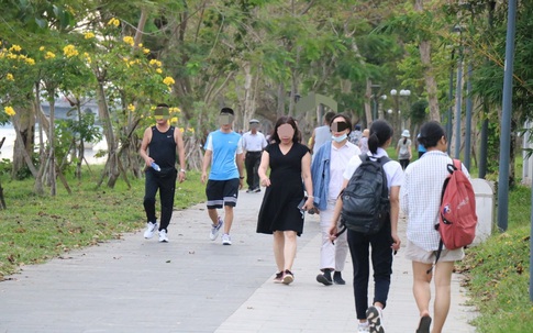 Dịch COVID-19 diễn biến phức tạp, nhiều người dân Huế vẫn “quên” đeo khẩu trang
