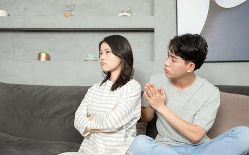 Phụ nữ dù thoải mái bộc lộ bao tâm tư cũng phải 'khắc cốt ghi tâm' giấu thật kỹ 3 thứ này với chồng nếu muốn hôn nhân hạnh phúc