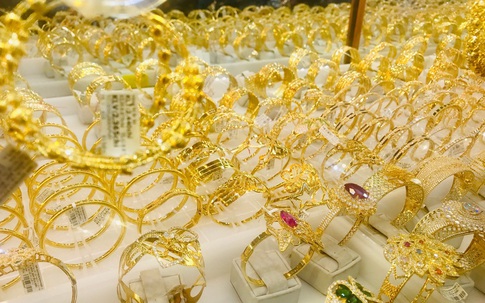 Giá vàng hôm nay 10/5: Tiếp tục lên đỉnh