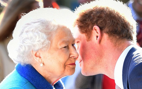 Không phải Meghan Markle, chính Hoàng tử Harry lại khiến Nữ hoàng Anh tổn thương sâu sắc bởi hành động này