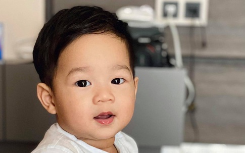 Con trai Hoa hậu Đặng Thu Thảo vừa tròn 1 tuổi đã được dự đoán là "soái ca nhí"