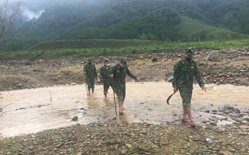 Chống dịch giữa mưa rừng biên giới