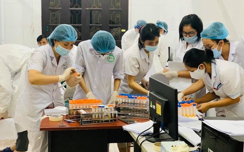 Bữa cơm tối lúc nửa đêm của "người không cần ngủ" ở CDC Bắc Giang