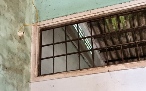 Thầy giáo tự ý gắn camera trong nhà em dâu