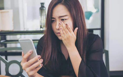 Ngày giỗ của chồng tôi, mẹ anh tay xách nách mang một đống đồ lên thành phố và đưa ra tuyên bố điếng người