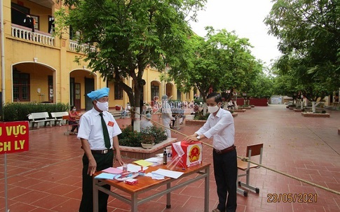 Giáo viên, HS đi bầu cử trong khu cách ly ở Bắc Giang, Bắc Ninh, Hải Phòng