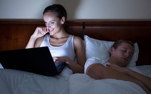 “Phát sốt” với cô vợ suốt ngày mang chuyện chợ chồng lên mạng “câu like”