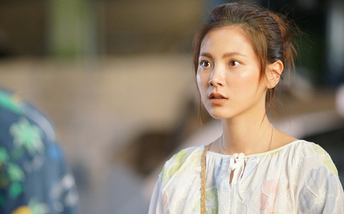 4 năm để tang chồng, đang dắt con đi chợ tôi bủn rủn khi thấy anh ngồi ô tô sang trọng đỗ bên đường