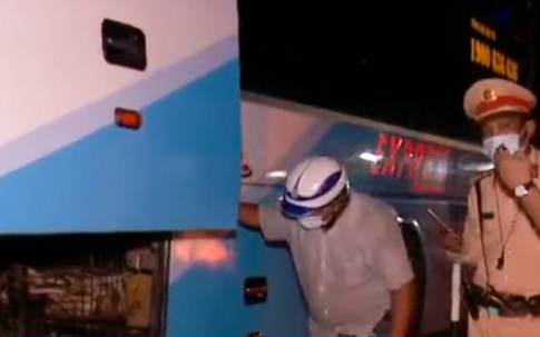 Vụ tài xế xe khách nhốt CSGT: Ôtô chở hơn 100 con chó, mèo đã chết