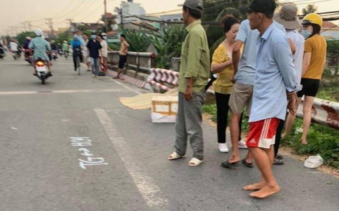 Tông vào lan can cầu, 2 thanh niên tử vong tại chỗ