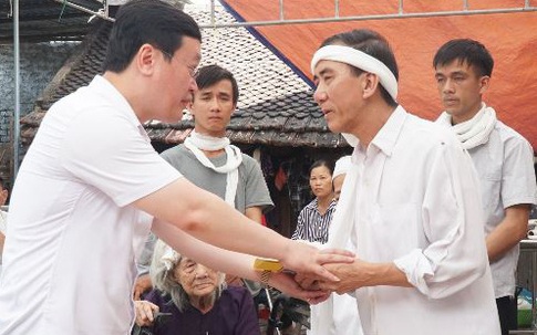 Chủ tịch UBND tỉnh Nghệ An thăm hỏi gia đình nam sinh quên mình cứu 3 bạn đuối nước