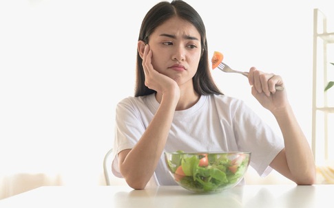 4 sai lầm khi ăn uống của bạn trẻ khiến cơ thể bị tàn phá