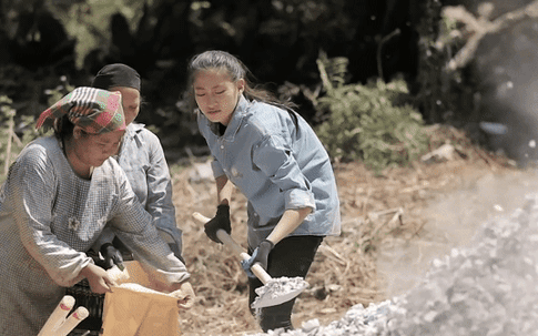 Không váy áo lộng lẫy, Lương Thuỳ Linh bất ngờ “tái xuất” tại Miss World 2021, đàn em Đỗ Hà được fan “réo tên”