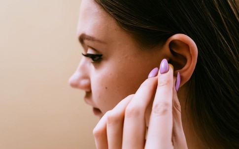 Sử dụng sản phẩm thảo dược cải thiện ù tai, nghe kém, điếc tai - Xu hướng mới được nhiều người lựa chọn