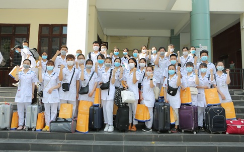 Gần 350 thầy và trò trường Cao đẳng y tế Bạch Mai "chia lửa" cùng Bắc Giang