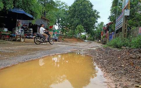 Công an đang làm rõ nguyên nhân vì sao tuyến đường hơn 70 tỷ chưa bàn giao đã xuống cấp