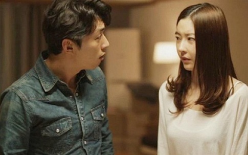 Chồng suốt ngày cáu gắt vợ, khi xem camera ghi lại cảnh tượng mà anh ta xấu hổ