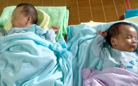 Thai phụ có chồng đột ngột qua đời vì tai nạn giao thông đã sinh đôi hai bé khỏe mạnh