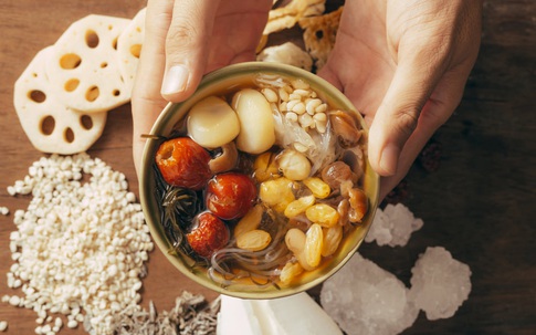 Chè dưỡng nhan - biến thành đầu bếp cung đình chỉ 15 phút nhờ bộ nguyên liệu từ bếp chè Thái