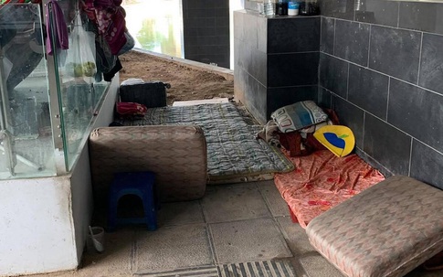 Chưa kịp khai thác, nhà ga đường sắt Cát Linh – Hà Đông đã biến thành chỗ ngủ của người vô gia cư