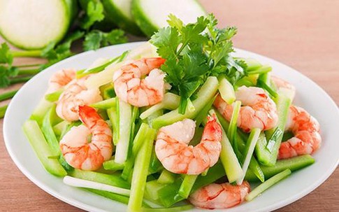 Tác dụng phụ đáng sợ của rau cần tây, ai trong nhóm này có ý định dùng để giảm cân cần dừng ngay