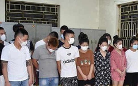 17 thanh niên phê ma túy trong quán karaoke