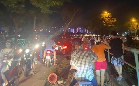 Hà Nội nới lỏng, hồ Tây đông nghịt người, đường phố tắc cứng dù gần nửa đêm