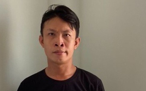 Giả làm công an, thanh niên mua súng dùng rồi đi sàm sỡ cô gái