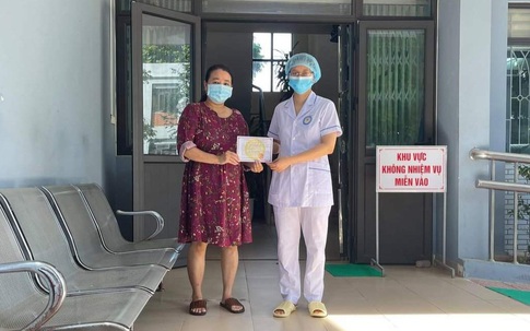 Nữ bệnh nhân mang thai mắc COVID-19 được xuất viện