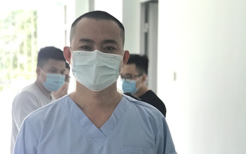 Bác sĩ Bệnh viện C Đà Nẵng "xuống tóc" để chi viện Bắc Giang, rồi lại được bà xã khen "ngầu"