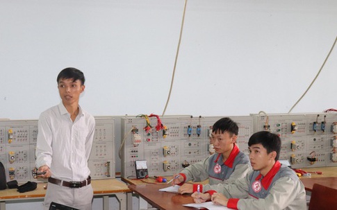 Sinh viên rời giảng đường, theo học nghề để mở quán, lập nghiệp