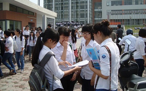 Hà Nội: Thí sinh làm thủ tục dự thi vào lớp 10 bằng hình thức trực tuyến