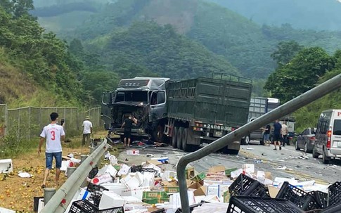 4 ôtô tai nạn liên hoàn trên cao tốc