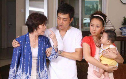 Con trai đi 'tay vịn' mẹ chồng nói là chuyện thường, tôi tặng món quà khiến bà tái mặt