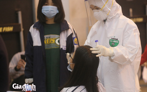 Hai cô gái trẻ ở Hà Nội dương tính SARS-CoV-2 sau 3 lần xét nghiệm