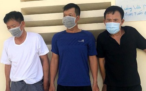 Giả danh công an dừng xe người đi đường để trộm cắp