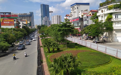 Mục sở thị con đường "đẹp nhất Thủ đô" chuẩn bị xén dải phân cách