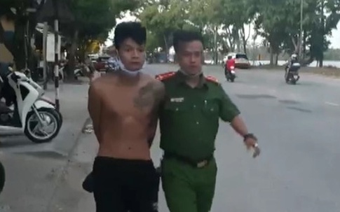 Cháu trai dùng rựa chém bà nội rồi bỏ trốn