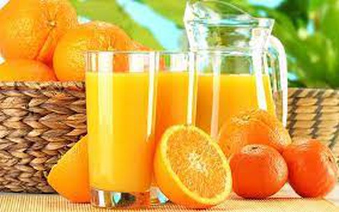 Ly nước cam của mẹ chồng