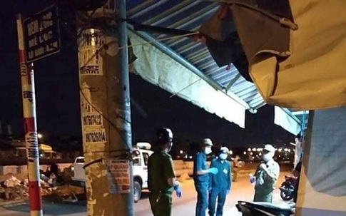 Án mạng ở TP.HCM, chồng đâm vợ và hàng xóm tử vong