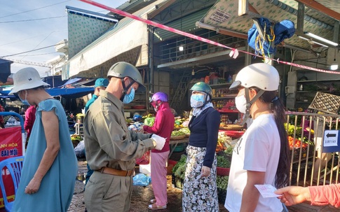 Thêm 37 ca chỉ trong 1 ngày, Hà Nội yêu cầu dân ở nhà, dừng khẩn cấp hoạt động kinh doanh không thiết yếu