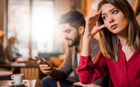 Vừa chia tay 30 phút, người yêu cũ khoe ngay ảnh người yêu mới lên facebook